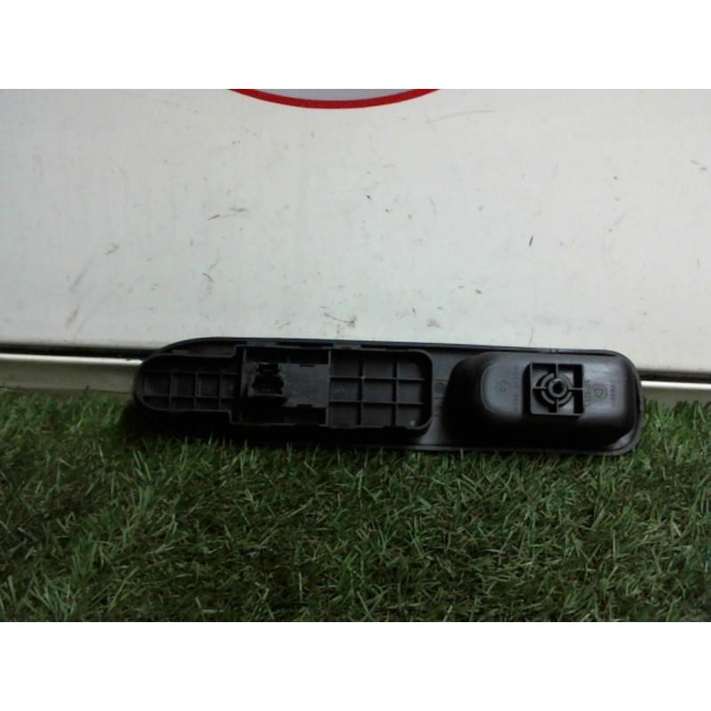 Interrupteur de leve vitre avant droit PEUGEOT 307 PHASE 1 d’occasion