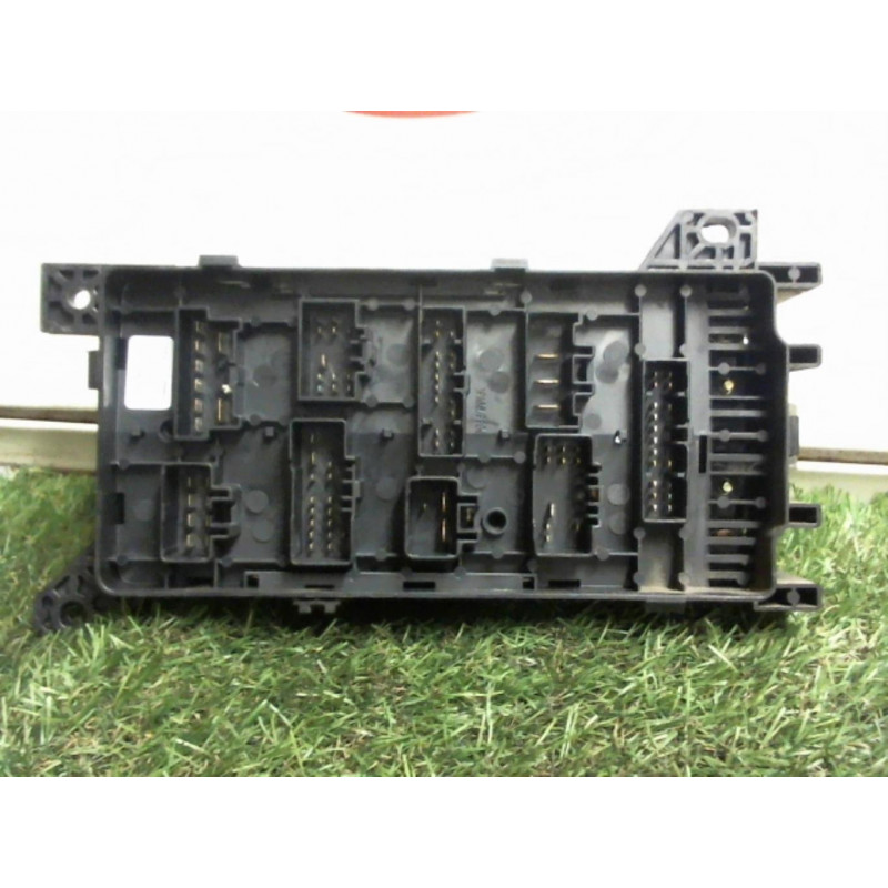 Porte fusible KIA SORENTO I PHASE 1 d’occasion