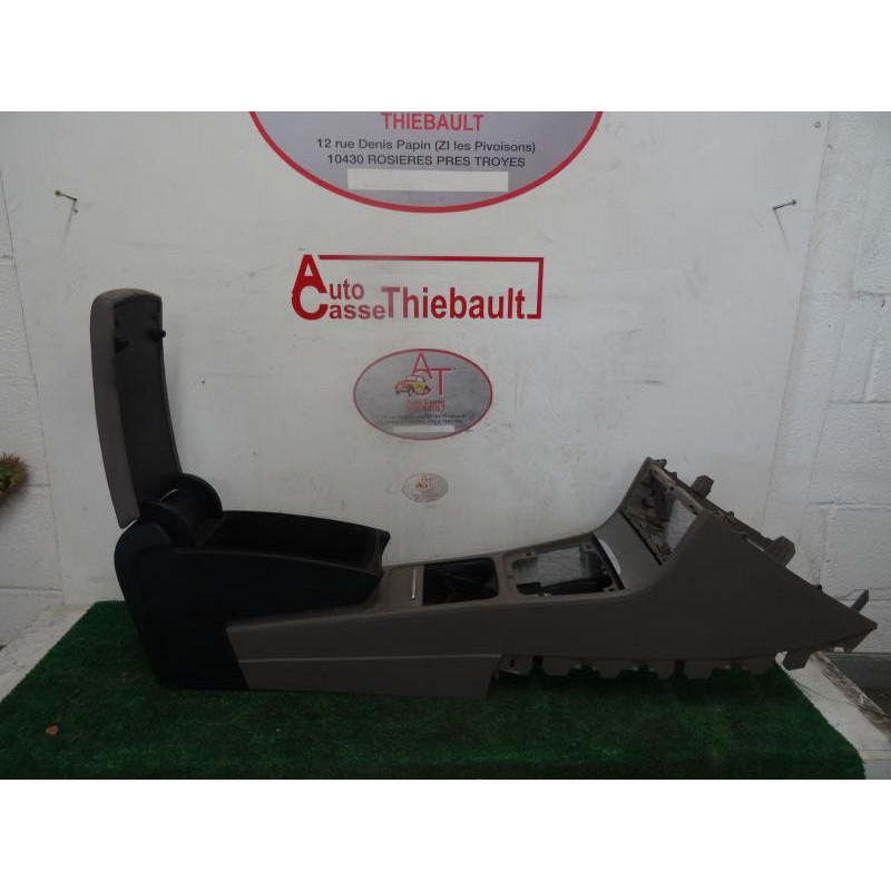 Console central (interieur plastique) VOLKSWAGEN PASSAT VI d’occasion