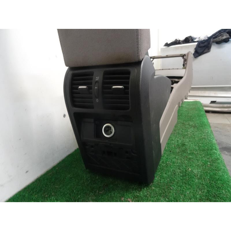 Console central (interieur plastique) VOLKSWAGEN PASSAT VI d’occasion