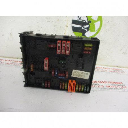 Porte fusible VOLKSWAGEN GOLF V d’occasion
