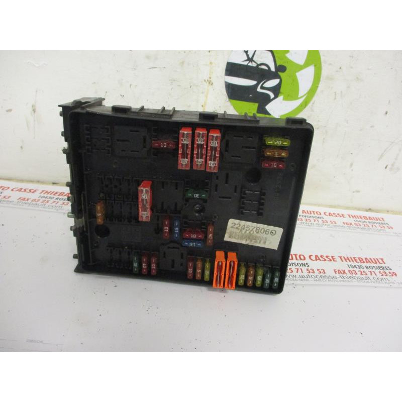 Porte fusible VOLKSWAGEN GOLF V d’occasion