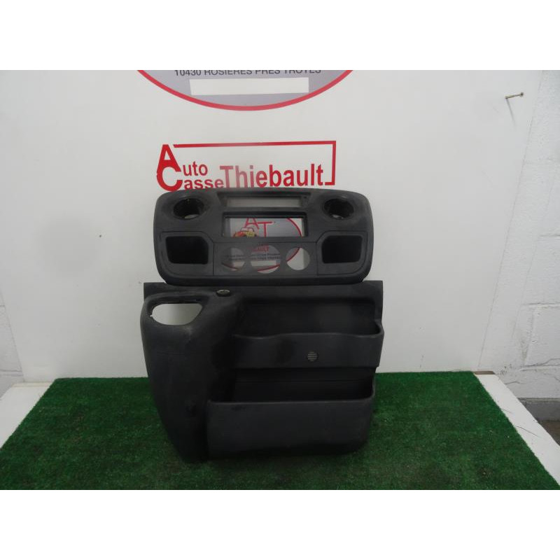 Console central (interieur plastique) RENAULT MASTER d’occasion