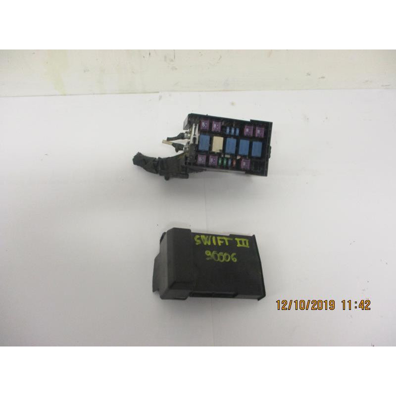 Porte fusible SUZUKI SWIFT III d’occasion