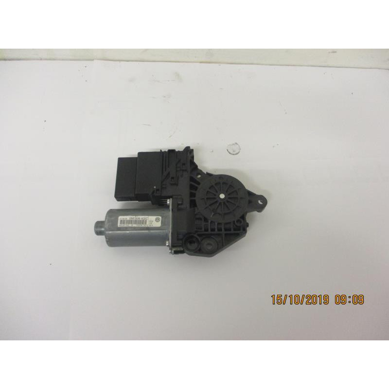 Mot. leve vitre arriere droit VOLKSWAGEN GOLF V d’occasion