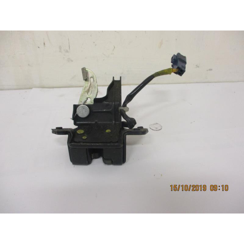 Serrure de hayon TOYOTA YARIS II PHASE 1 d’occasion