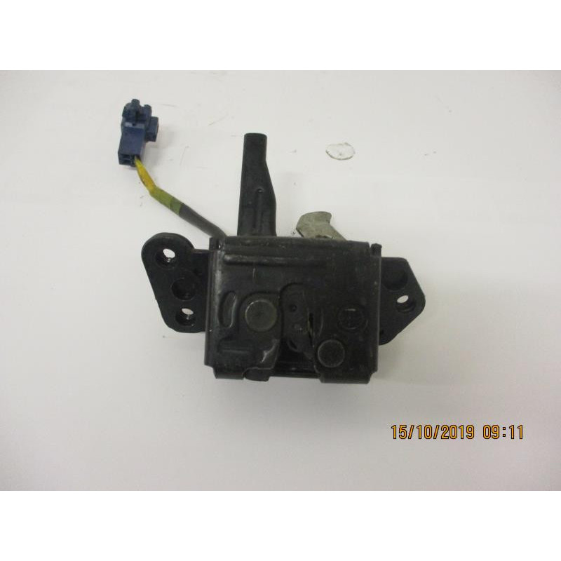 Serrure de hayon TOYOTA YARIS II PHASE 1 d’occasion