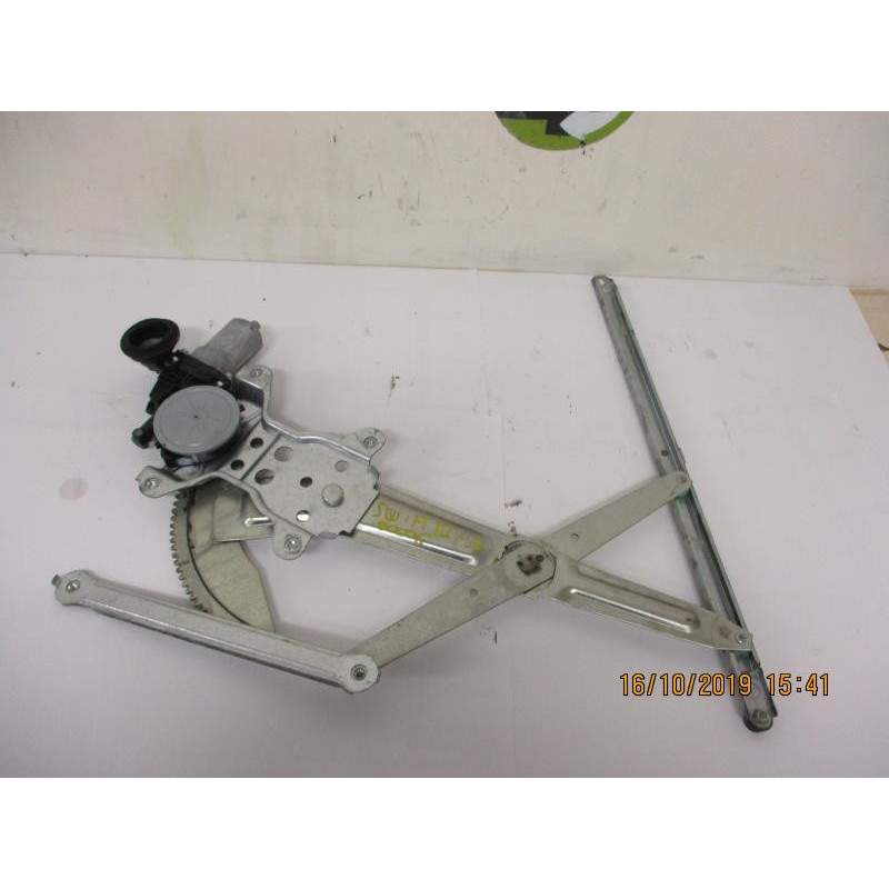 Leve vitre electrique avant droit SUZUKI SWIFT III d’occasion