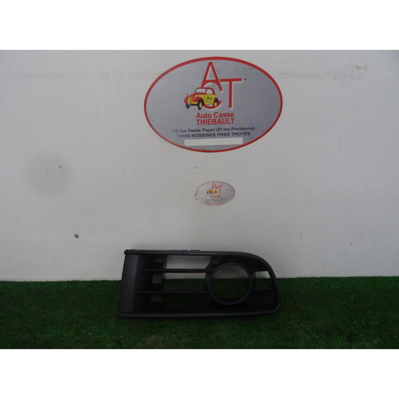 Enjoliveur anti brouillard VOLKSWAGEN POLO IV (9N1) PHASE 1 d’occasion