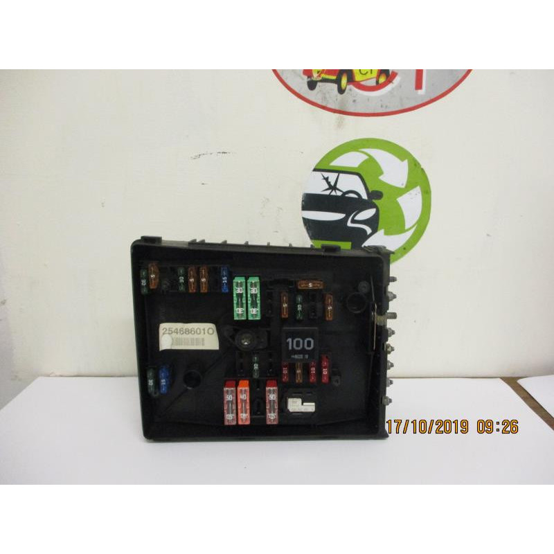 Porte fusible VOLKSWAGEN GOLF V d’occasion