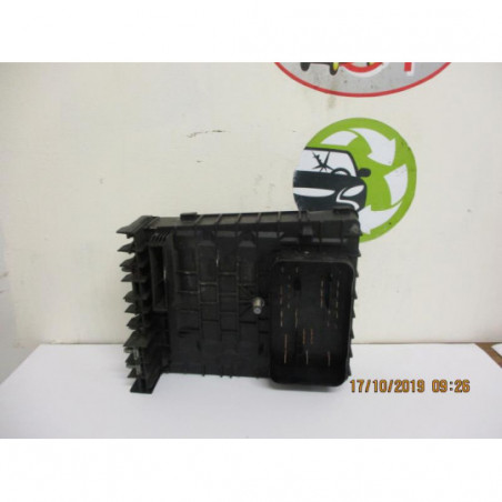 Porte fusible VOLKSWAGEN GOLF V d’occasion