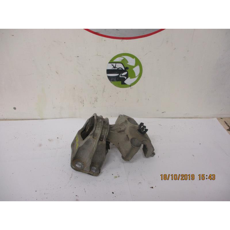 Support moteur droit DACIA DUSTER PHASE 1 d’occasion