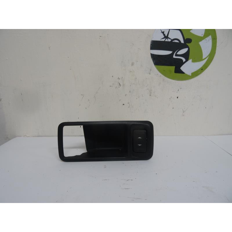 Interrupteur de leve vitre arriere gauche FORD FOCUS C-MAX d’occasion
