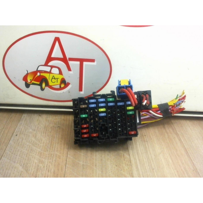 Porte fusible RENAULT TWINGO II PHASE 1 d’occasion