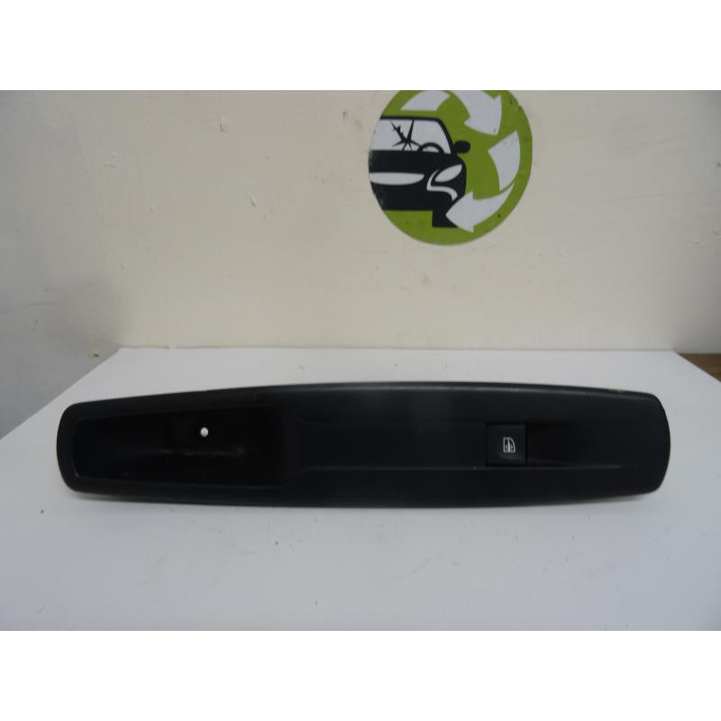 Interrupteur de leve vitre avant droit RENAULT SCENIC III PHASE 1 d’occasion