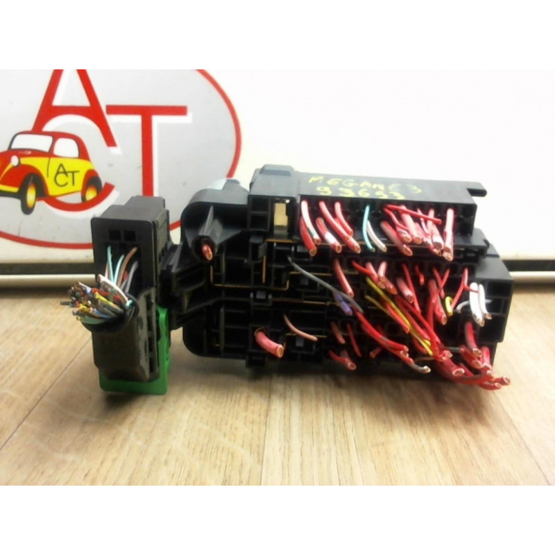 Porte fusible RENAULT MEGANE III PHASE 1 d’occasion