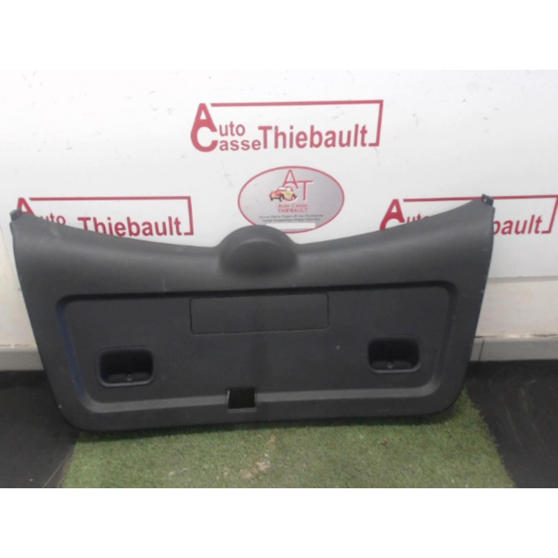 Garniture hayon TOYOTA COROLLA VERSO II PHASE 1 d’occasion