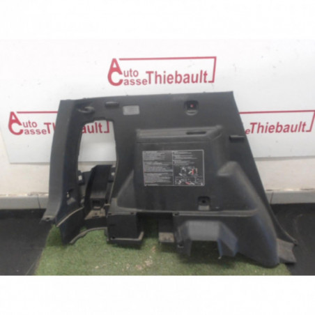 Garniture laterale arriere gauche TOYOTA COROLLA VERSO II PHASE 1 d’occasion
