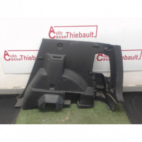 Garniture laterale arriere droite TOYOTA COROLLA VERSO II PHASE 1 d’occasion