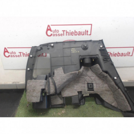 Garniture laterale arriere droite TOYOTA COROLLA VERSO II PHASE 1 d’occasion