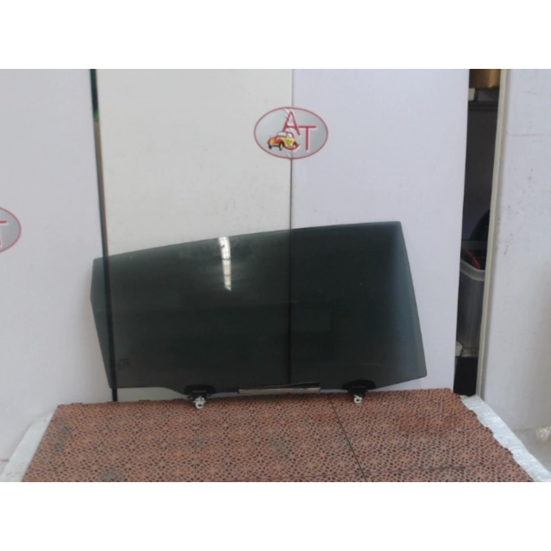 Vitre arriere droit TOYOTA COROLLA VERSO II PHASE 1 d’occasion
