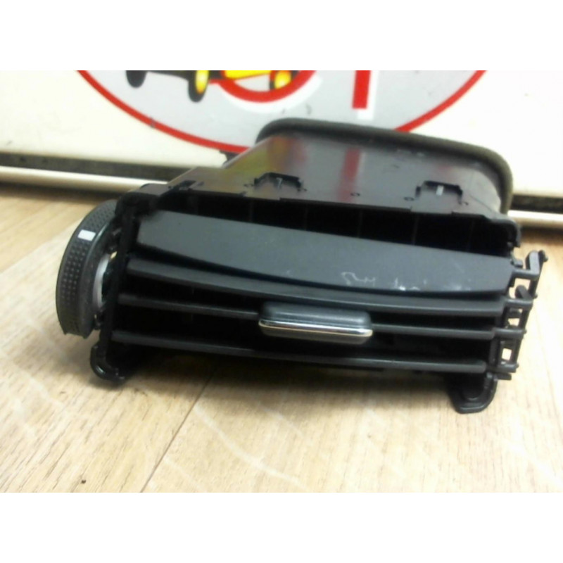 Aerateur tableau de bord central TOYOTA COROLLA VERSO II PHASE 1 d’occasion
