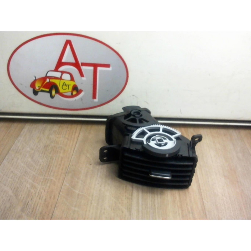 Aerateur tableau de bord avant droit TOYOTA COROLLA VERSO II PHASE 1 d’occasion
