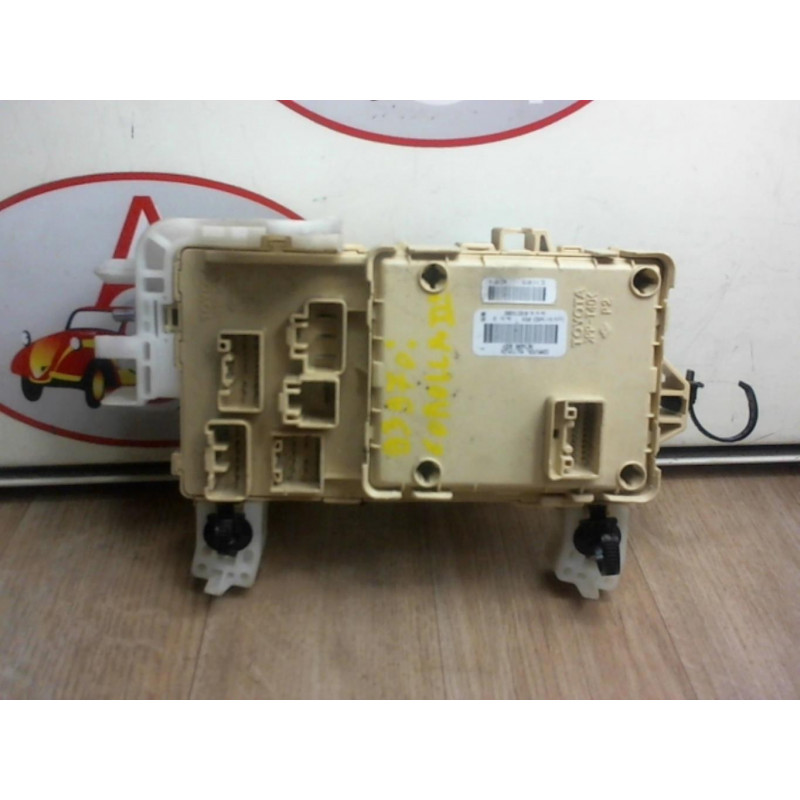 Porte fusible TOYOTA COROLLA VERSO II PHASE 1 d’occasion