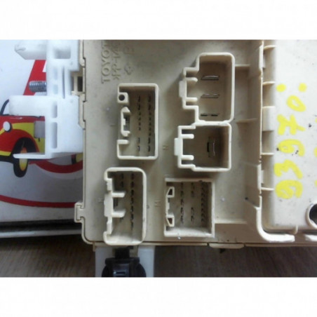Porte fusible TOYOTA COROLLA VERSO II PHASE 1 d’occasion