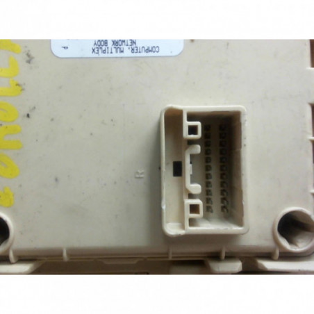 Porte fusible TOYOTA COROLLA VERSO II PHASE 1 d’occasion