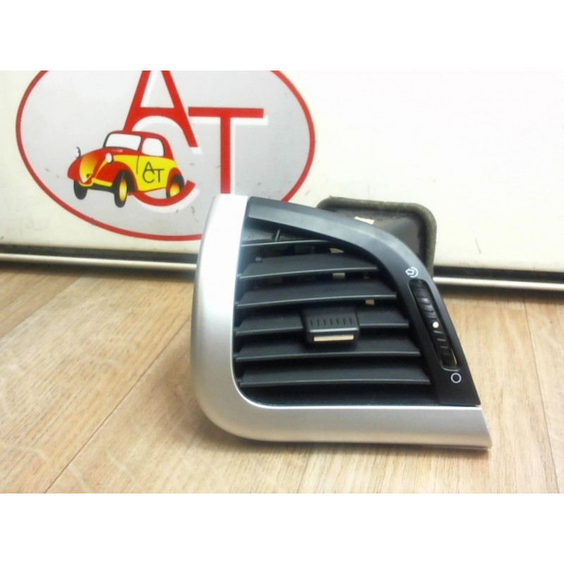 Aerateur tableau de bord avant gauche PEUGEOT 206+ d’occasion