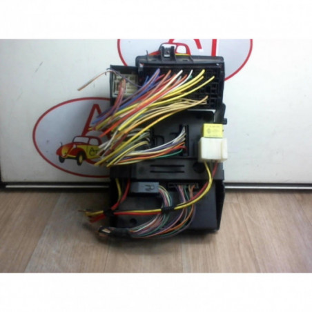 Porte fusible RENAULT MEGANE SCENIC I PHASE 1 d’occasion