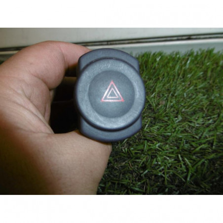 Bouton de warning DACIA SANDERO d’occasion