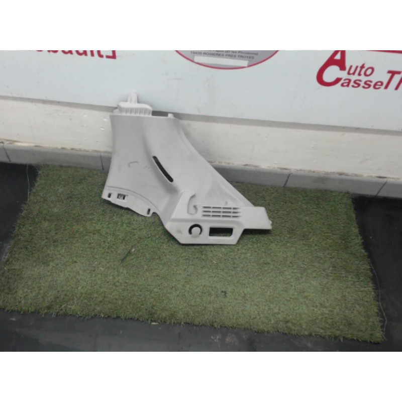 Garniture laterale arriere droite PEUGEOT 207 PHASE 1 d’occasion