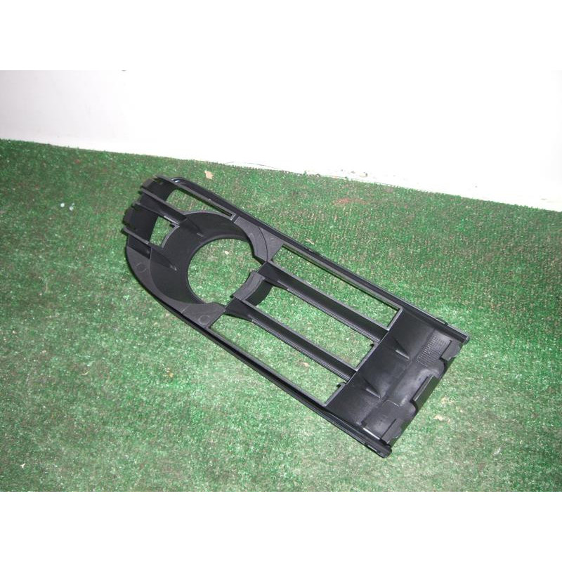 Enjoliveur anti brouillard VOLKSWAGEN POLO IV (9N1) PHASE 1 d’occasion