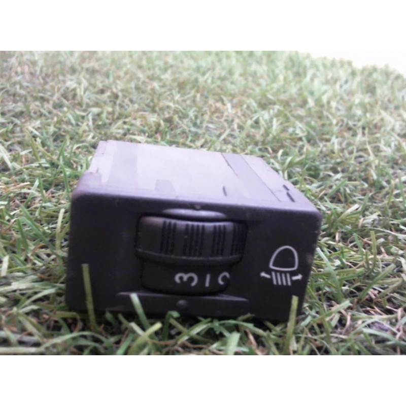Commande de reglage hauteur de phare PEUGEOT 207 PHASE 1 d’occasion
