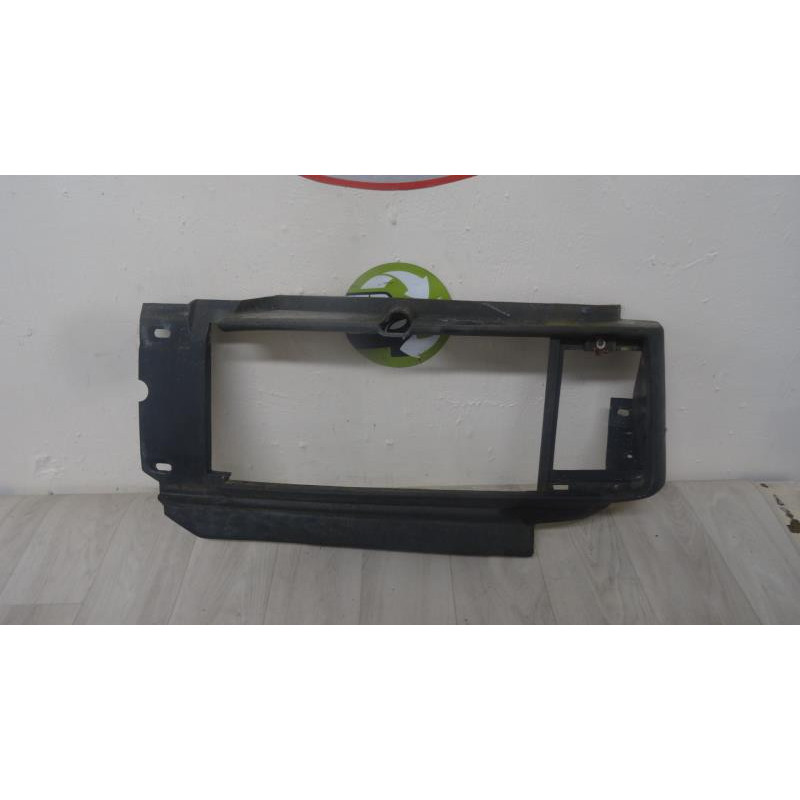 Enjoliveur de phare droit RENAULT MASTER COMBI d’occasion