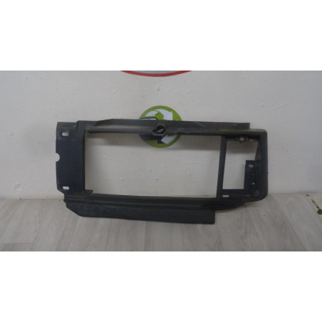 Enjoliveur de phare droit RENAULT MASTER COMBI d’occasion