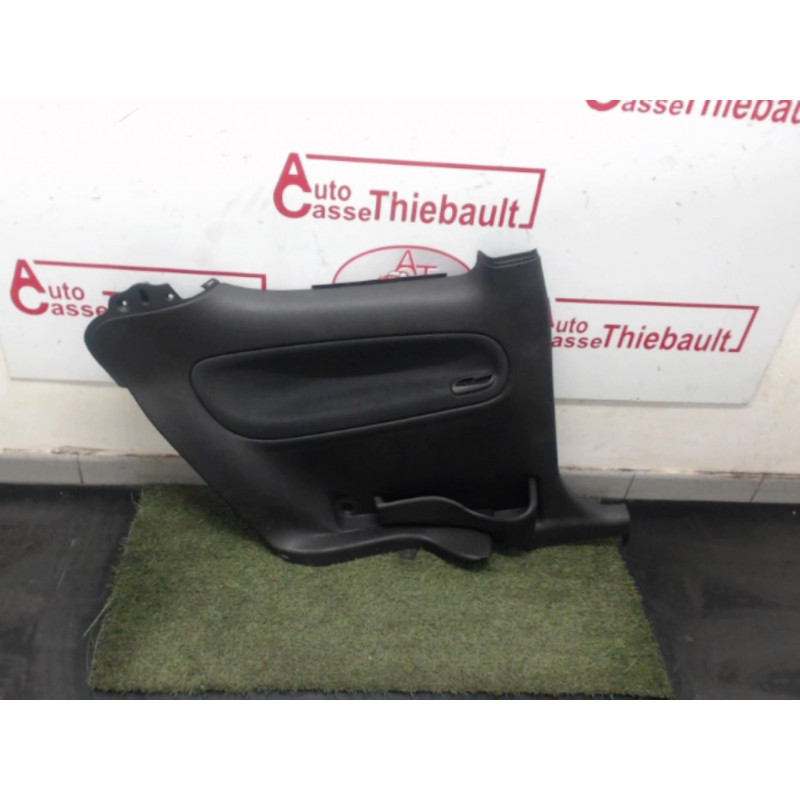 Garniture laterale arriere gauche PEUGEOT 206 d’occasion