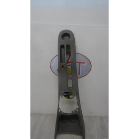 Console central (interieur plastique) RENAULT CLIO III 1.5 DCI d’occasion