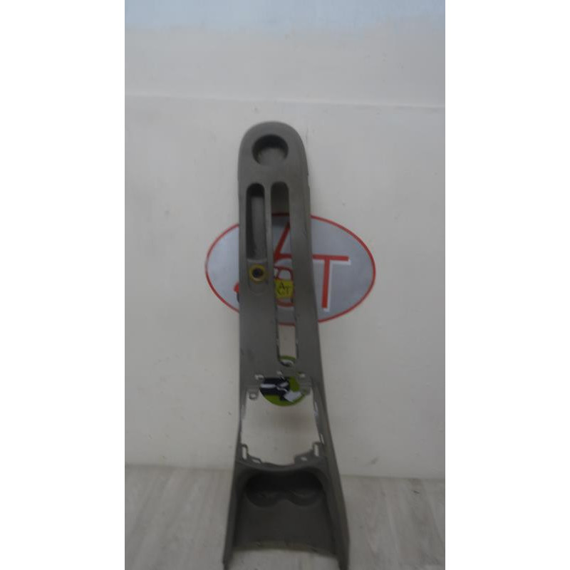 Console central (interieur plastique) RENAULT CLIO III 1.5 DCI d’occasion
