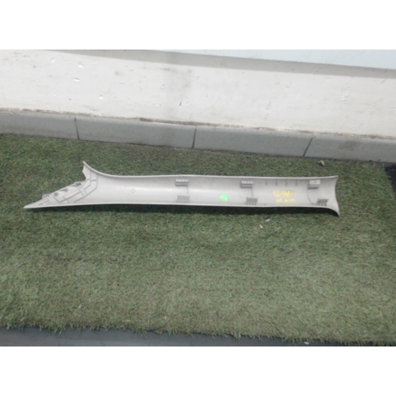 Garniture avant droite RENAULT CLIO III 1.5 DCI d’occasion
