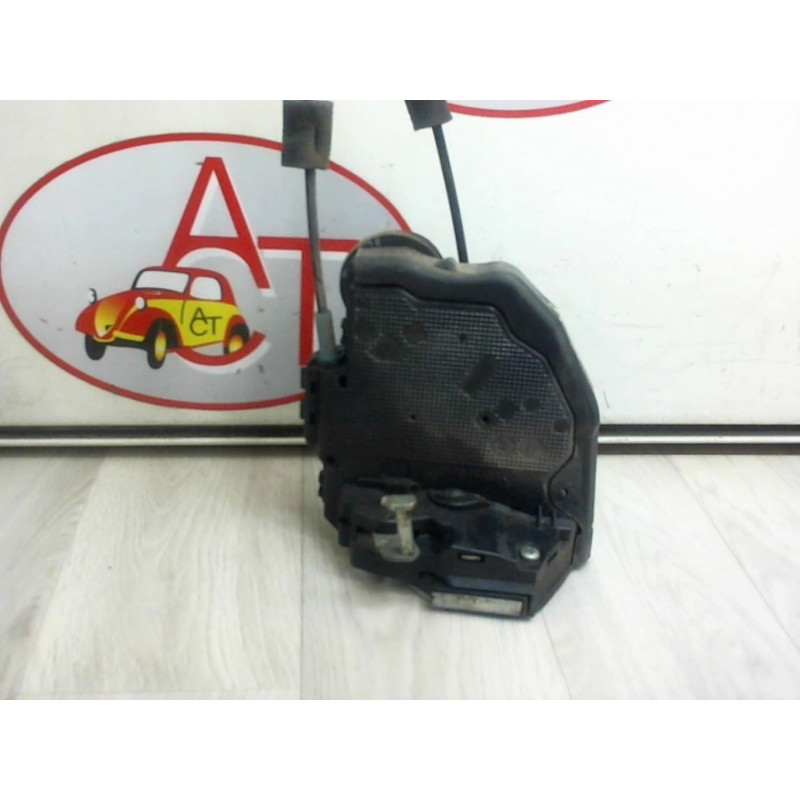 Serrure arriere gauche TOYOTA RAV4 d’occasion