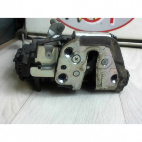 Serrure arriere gauche TOYOTA RAV4 d’occasion