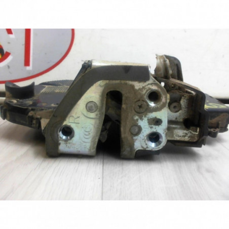 Serrure arriere droit TOYOTA RAV4 d’occasion
