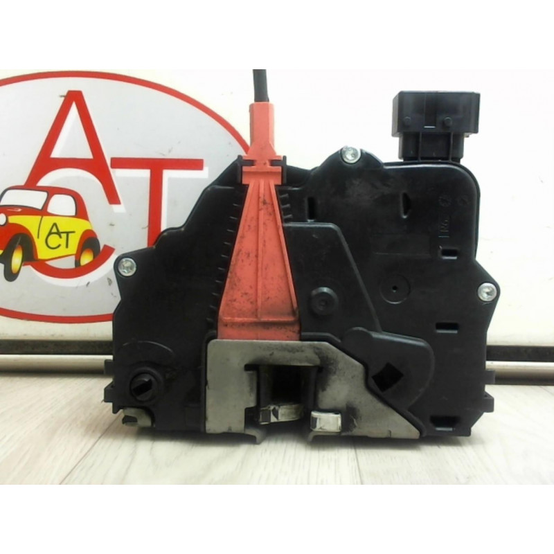 Serrure arriere droit OPEL CORSA E d’occasion