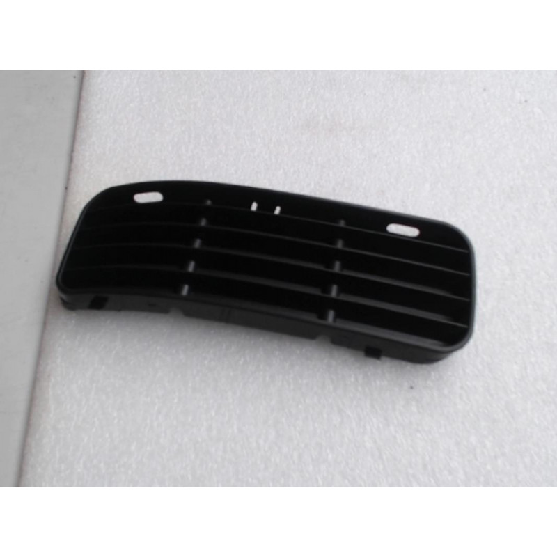 Grille de pare choc VOLKSWAGEN POLO I d’occasion