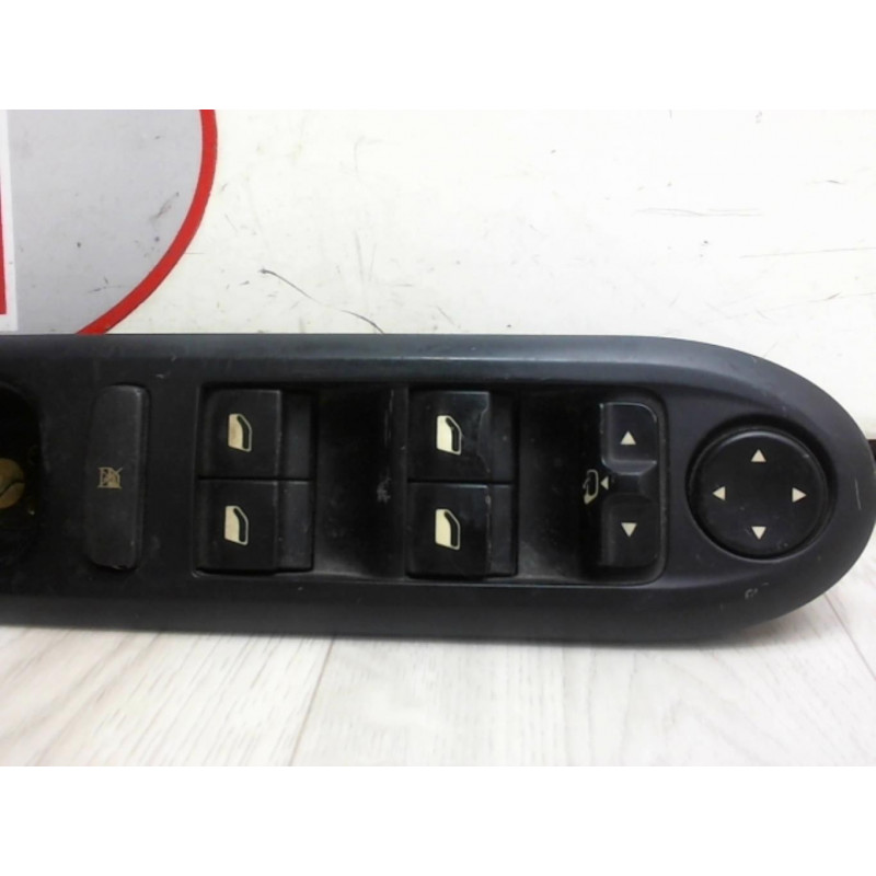 Interrupteur de leve vitre avant gauche PEUGEOT 407 PHASE 1 d’occasion