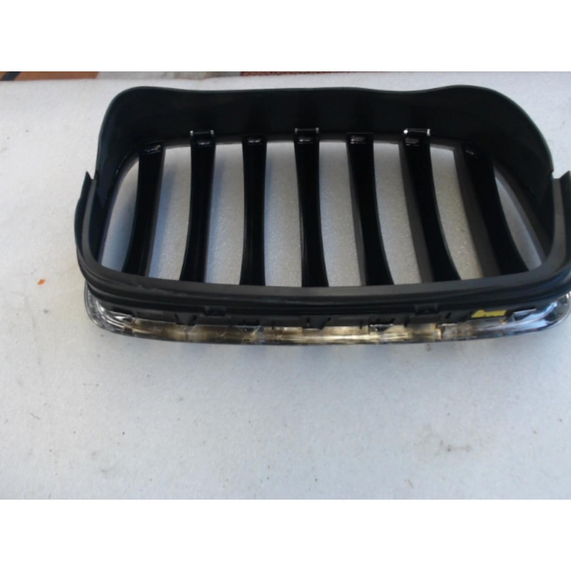 Grille de calandre gauche BMW  d’occasion