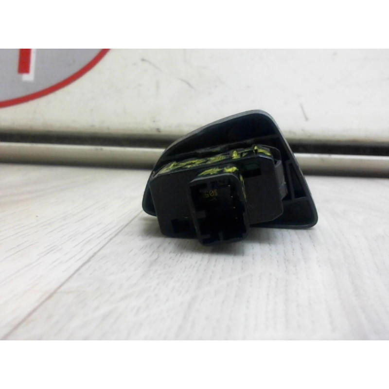 Interrupteur de leve vitre avant droit FORD KA II d’occasion